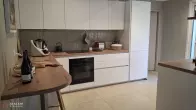 Cuisine contemporaine alimentée en plomberie dans une maison neuve à Ventabren